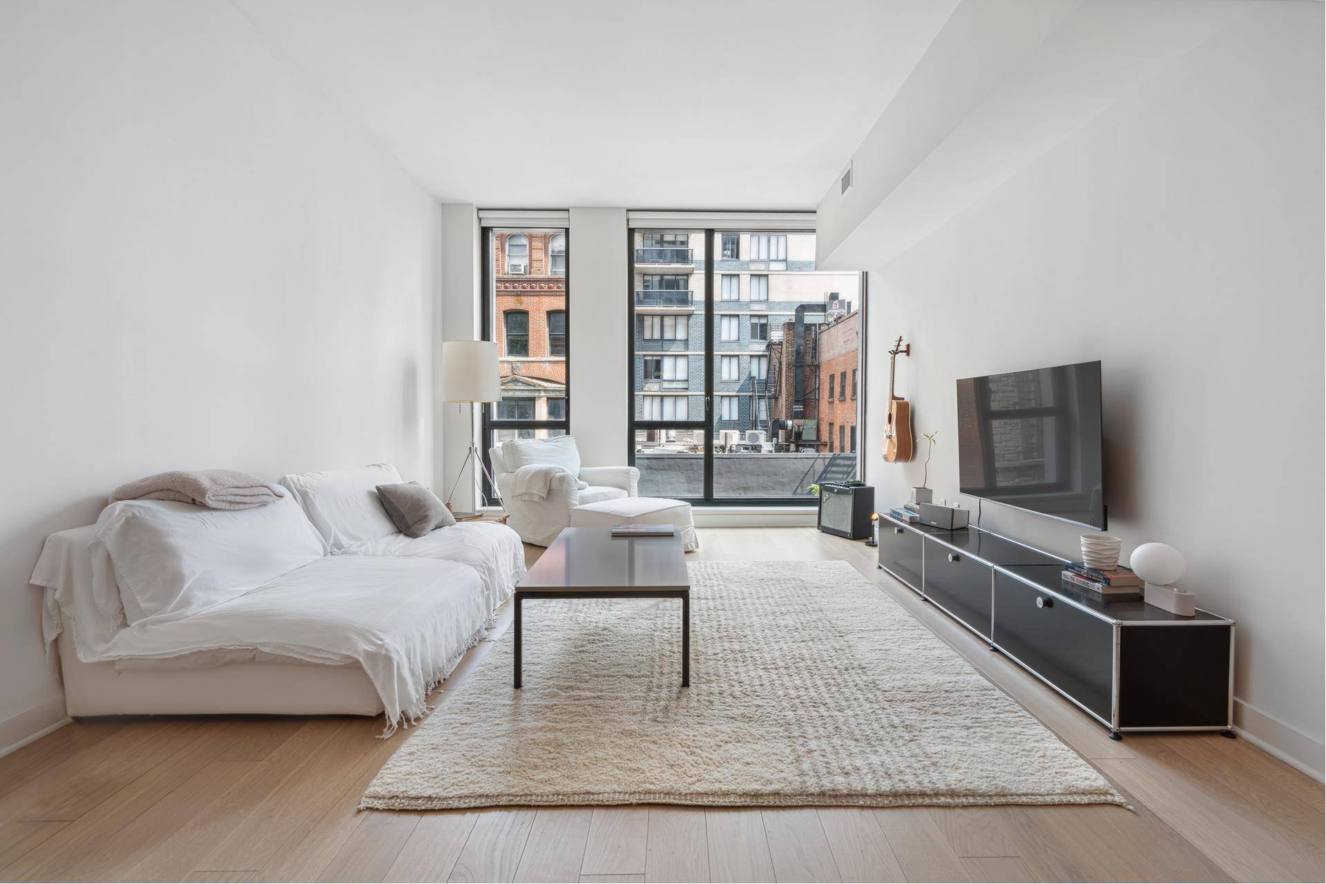 Welcome to 160 E. 22nd Street, apt 4A, a beacon of modern luxury in the heart of Gramercy Park !