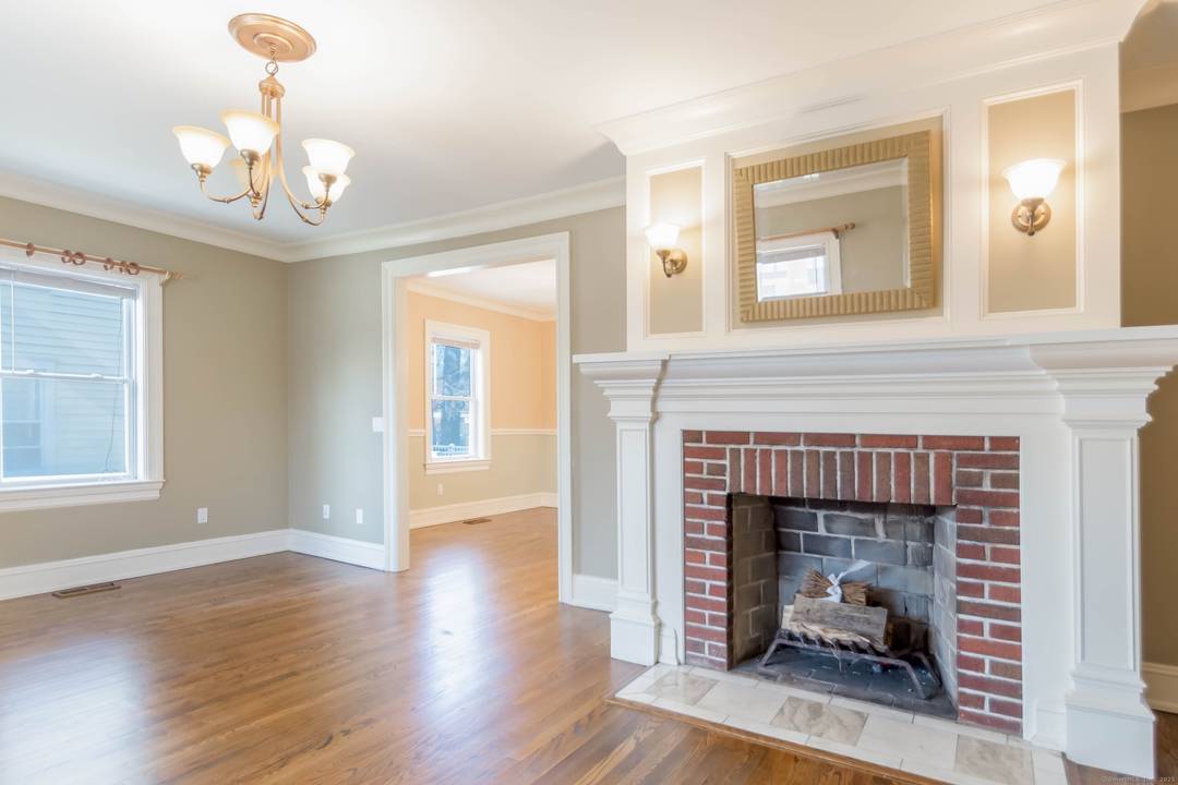 In the heart of the adorable neighborhood of Glenbrook lies this ranch style charmer with everything you need in your renting needs !