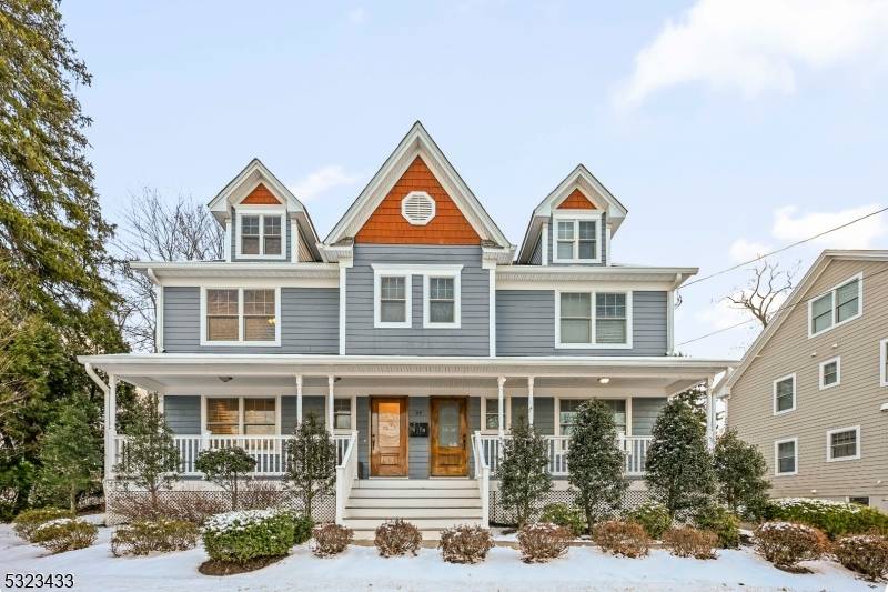 Stunning Newer Construction Rental in Prime Location !
