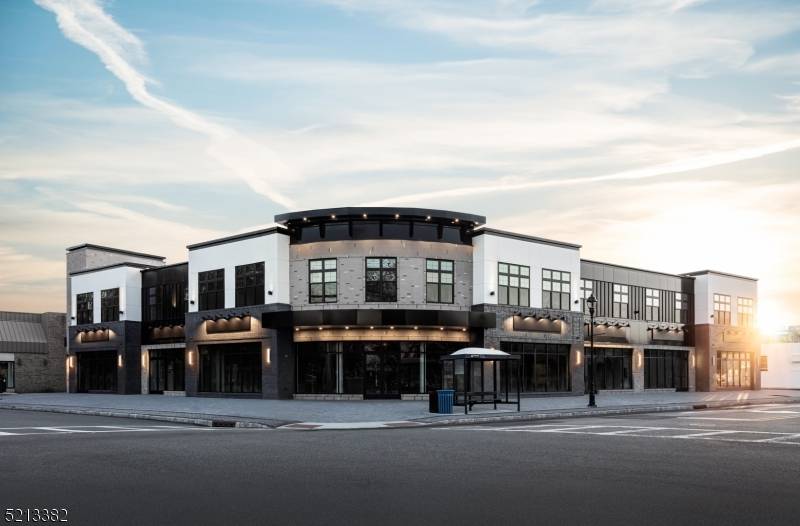 NEW CONSTRUCTION LUXURY BUILDING !