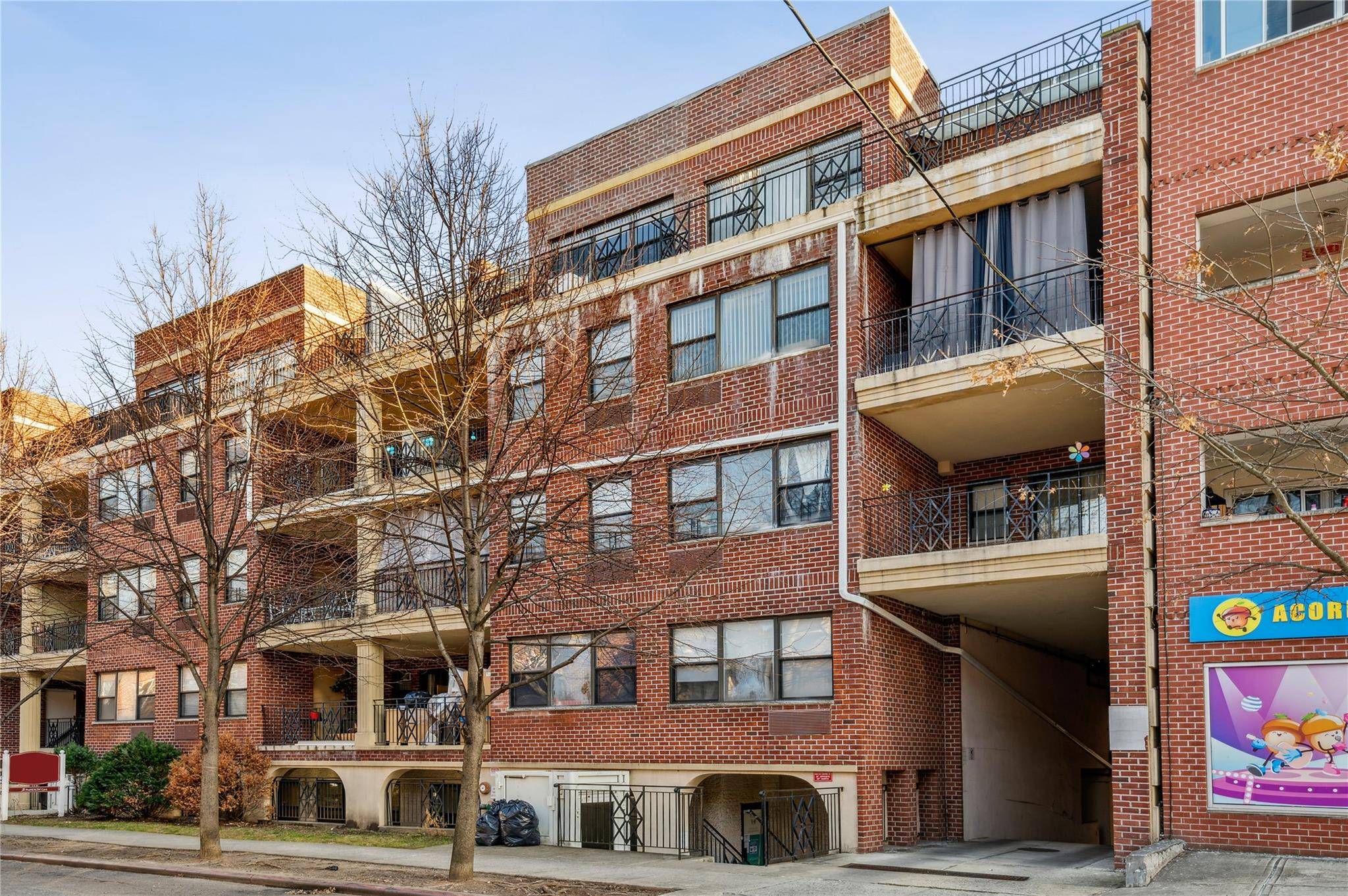 Discover Your Dream Home in Fresh Meadows, Queens !