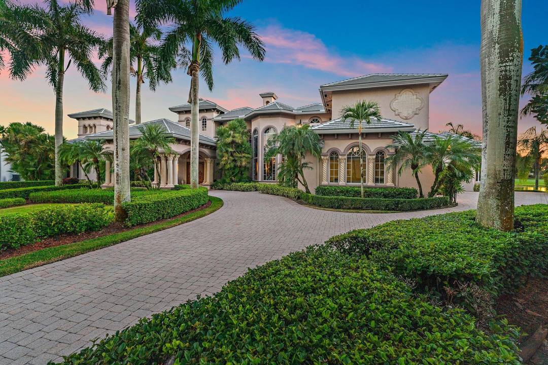 Discover European inspired elegance and unmatched luxury in this extraordinary estate located in the prestigious, award winning Ibis Golf amp ; Country Club in West Palm Beach.