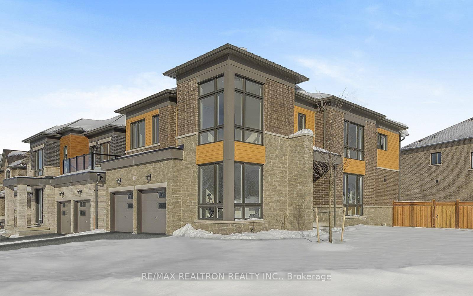 Located In the prestigious Midhurst Valley community, this 2, 680 sq.