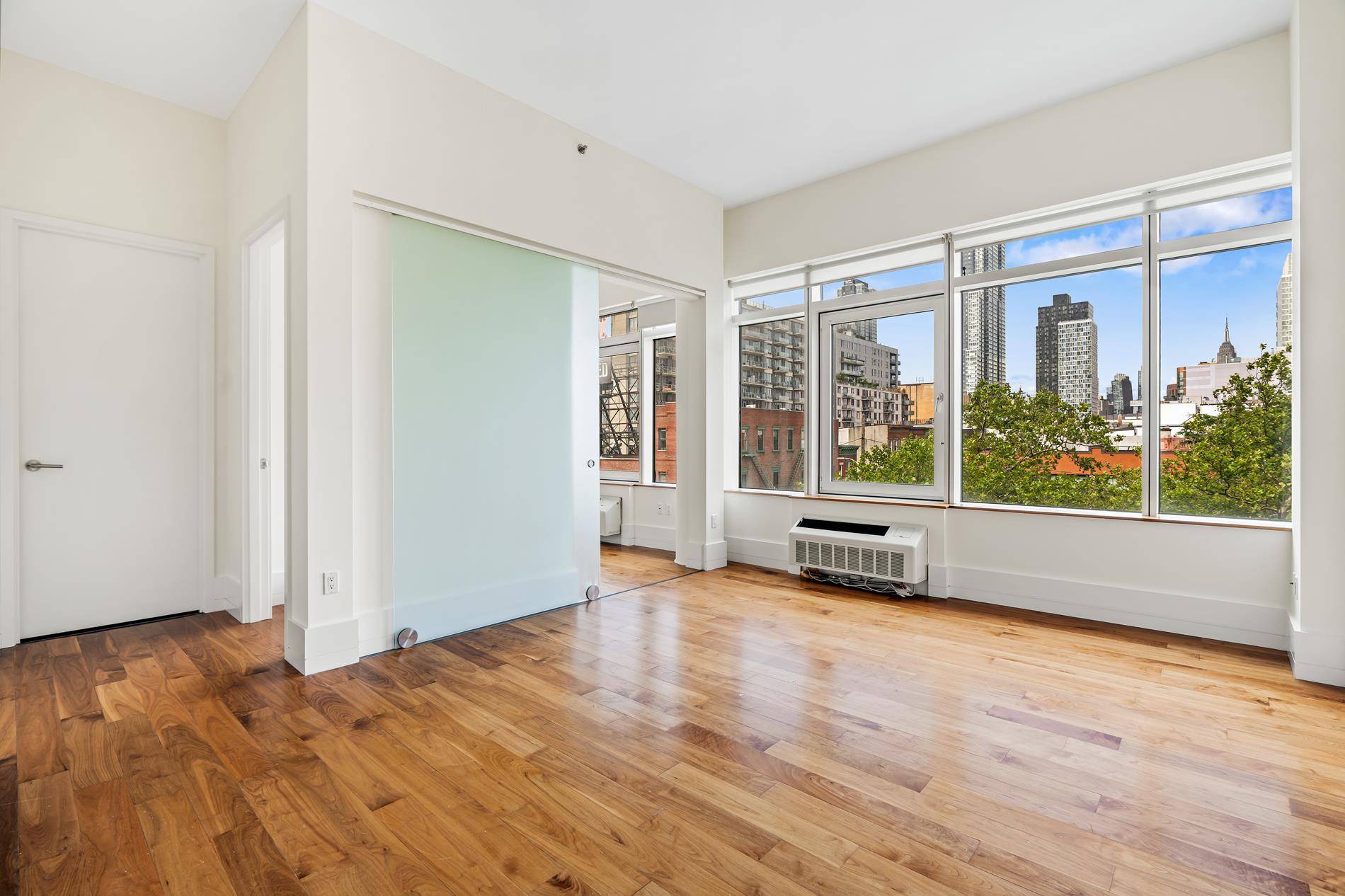 Sun Filled 1 Bedroom with Iconic Manhattan Views !