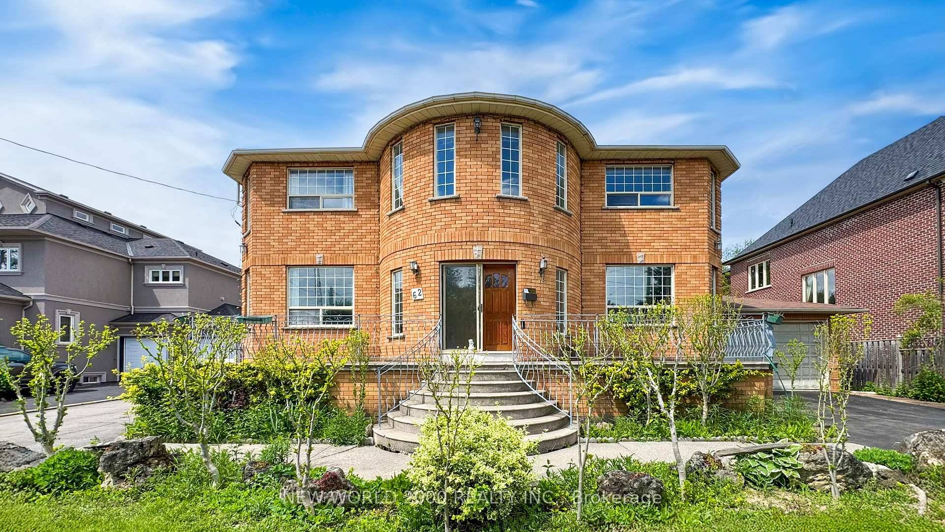 You can'y beat the location of 62 Langstaff Rd W.