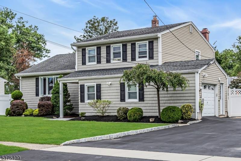 Welcome to this beautiful 9 rooms, 5 bedrooms, 2.