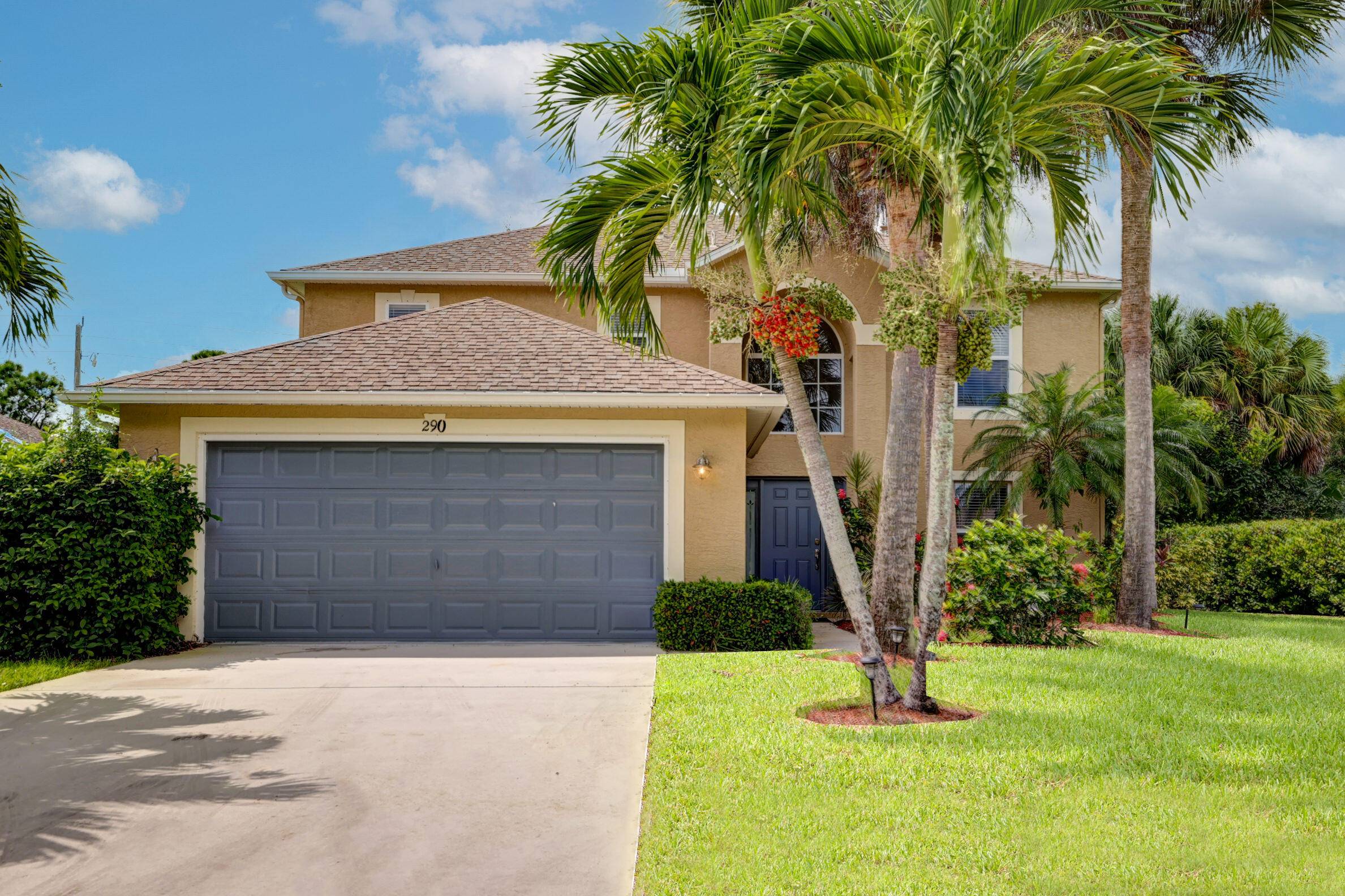 This is a beautiful 5bdrm pool home in the gated community of Sawgrass Lakes.