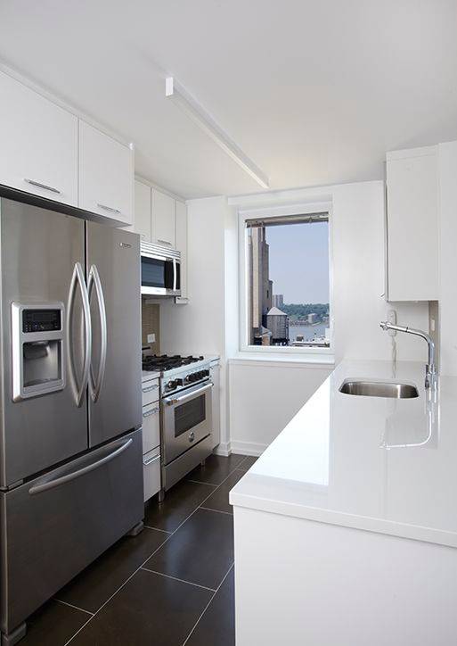 LIMITED TIME ONLY, 1 MONTH OP AND 1 MONTH FREE Perfect 2 bedroom with amazing curved glass living room windows featuring dramatic panoramic views of Broadway and uptown NYC.