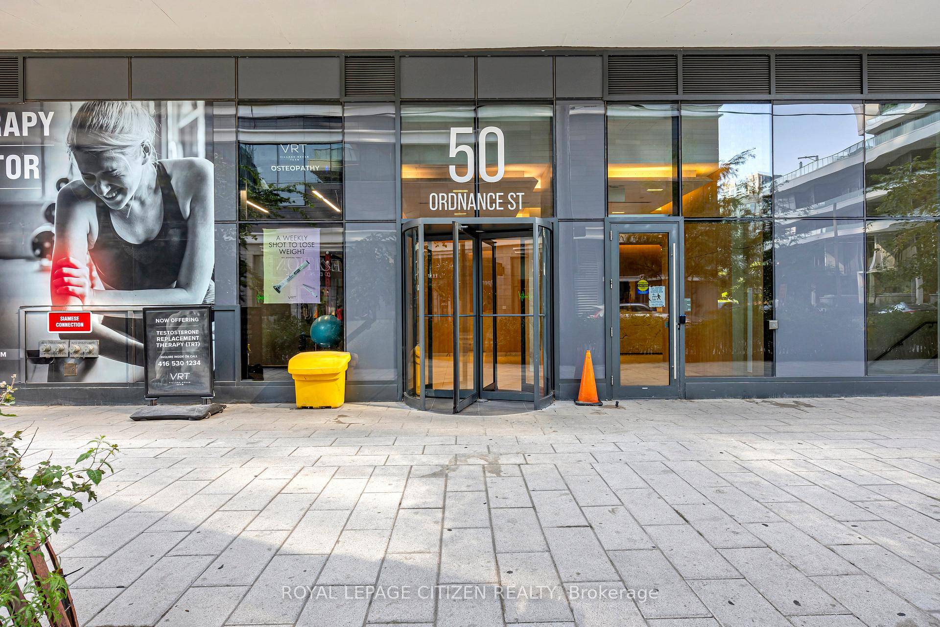 Stunningly designed condo just moments from Liberty Village and King West !