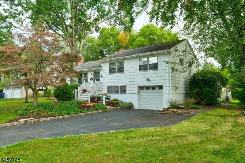 Fantastic opportunity to live in the highly desirable town of Berkeley Heights.