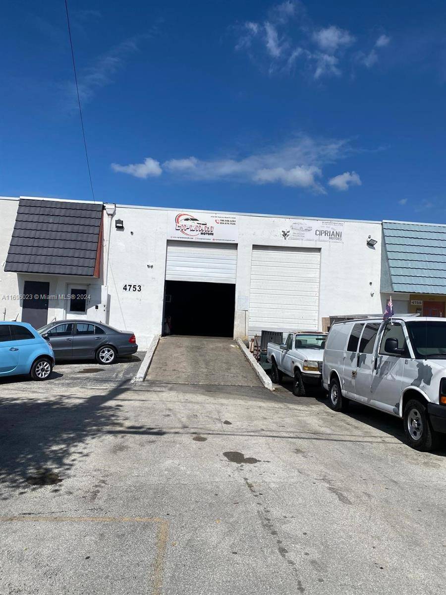 Commercial Property For Sale a fully operational warehouse, located at 4753 NW 72nd Avenue, Miami, Fl 33166.