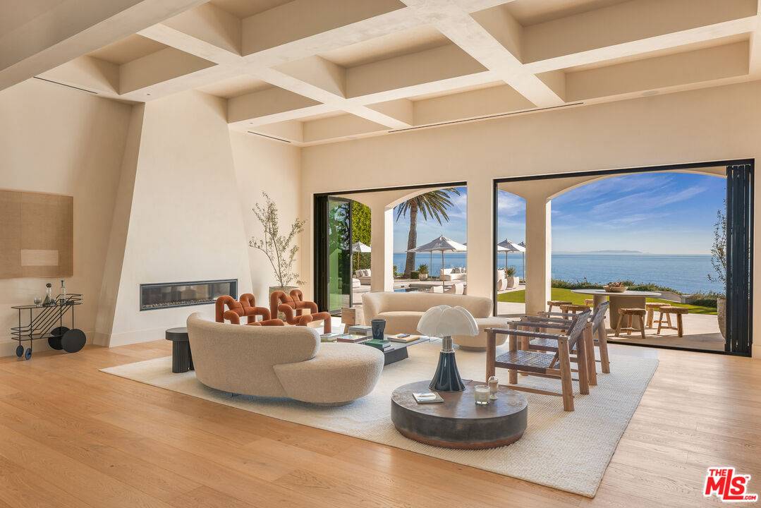 24824   Pacific Coast Hwy 8BR Malibu La