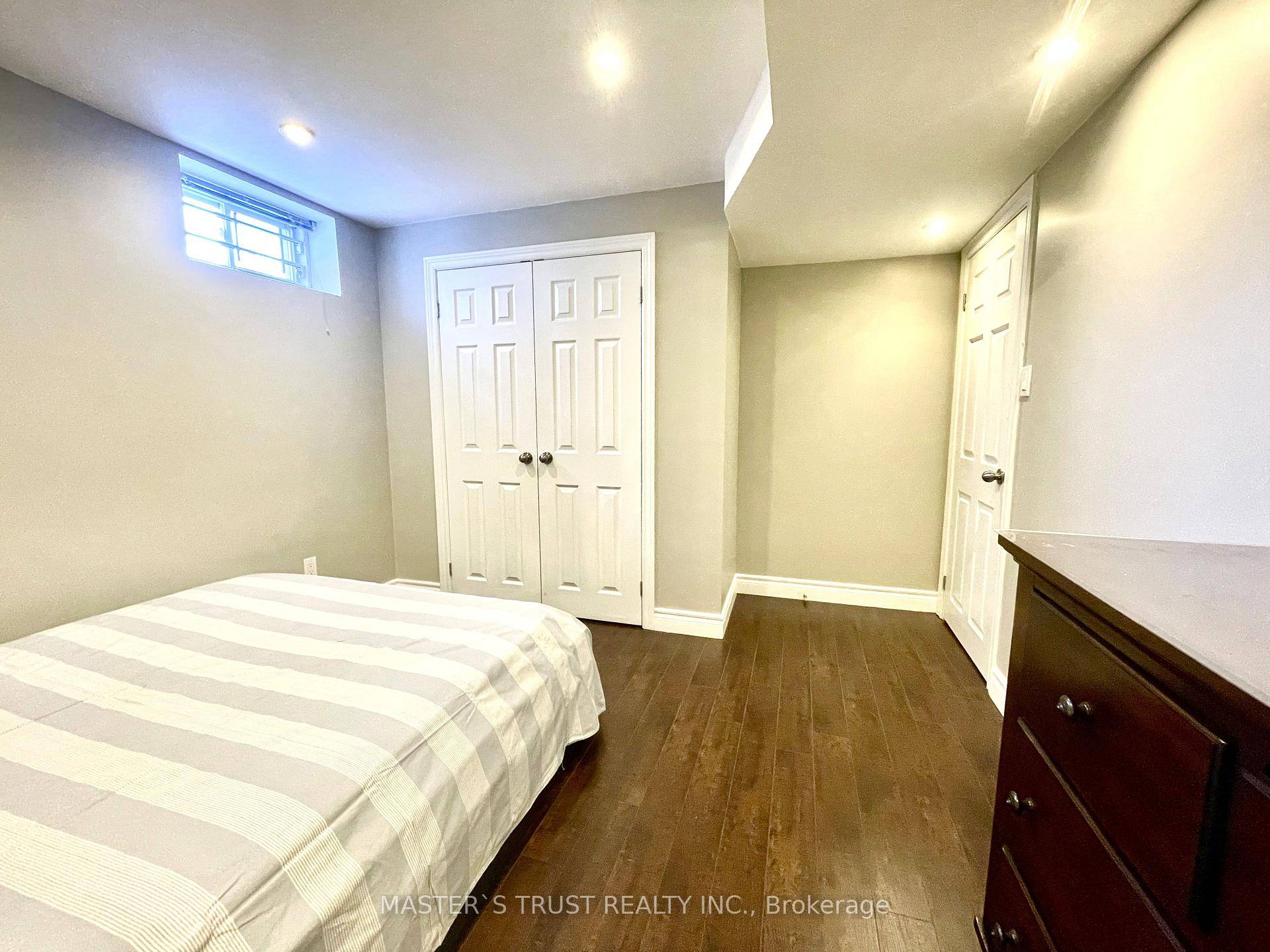 R A V I N E House In Rouge Woods Community.