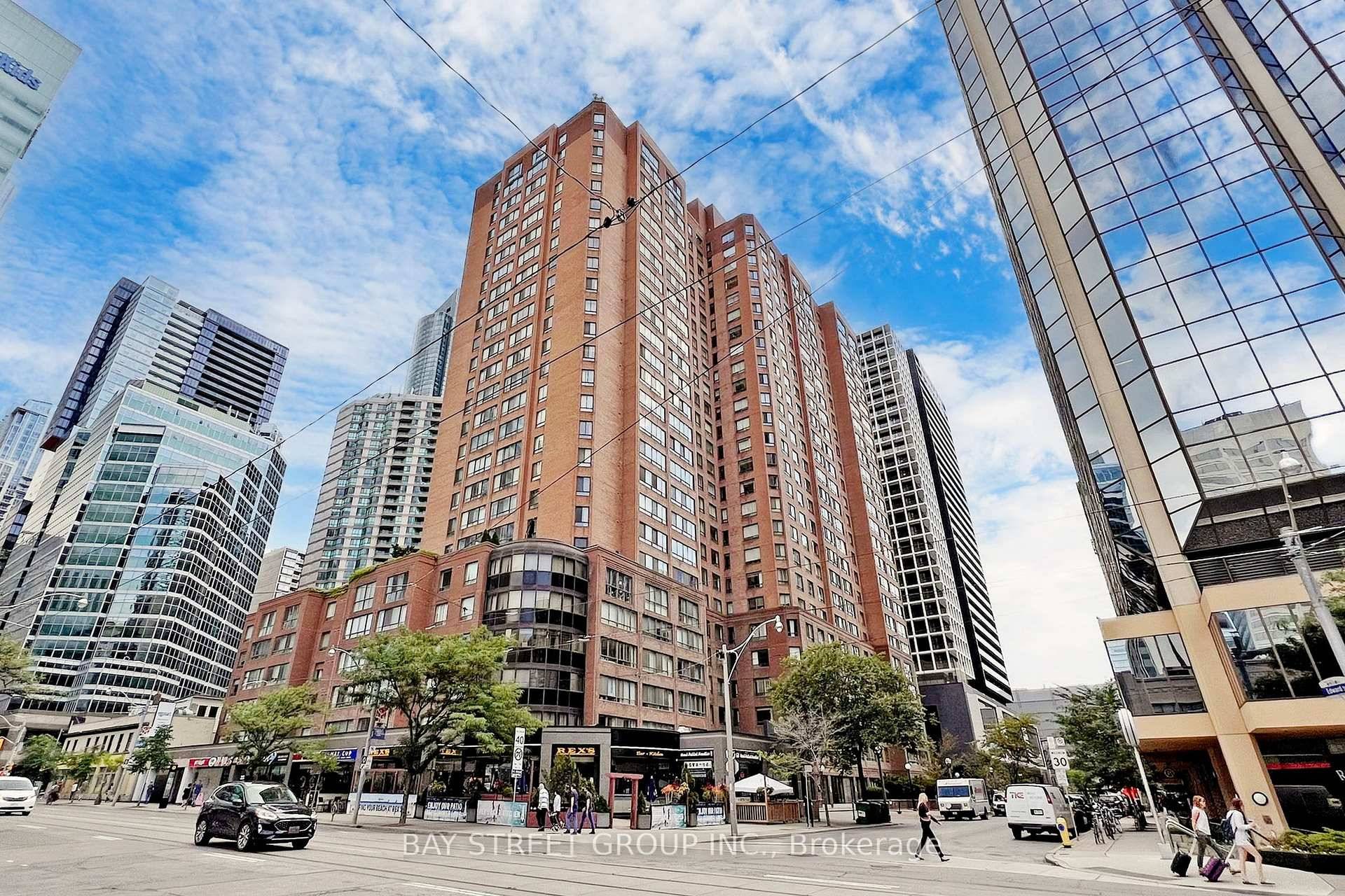 Newly Renovated Move In Ready 2 Bed 2 Bath Suite Available In Great Location With 100 Walk Transit Scores.