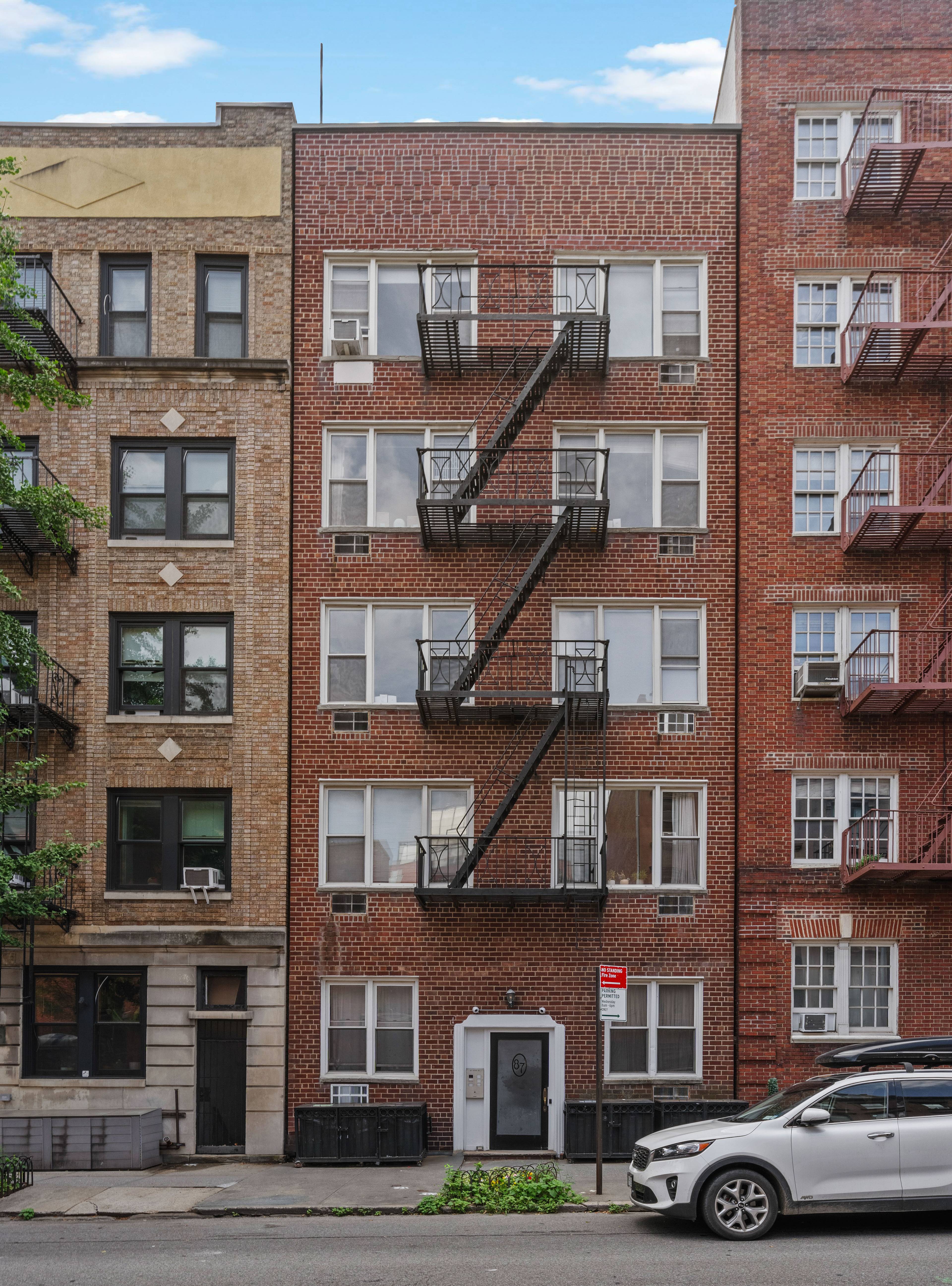 Nestled on a beautiful street just two blocks from the iconic Brooklyn Heights Promenade, this inviting one bedroom apartment offers classic charm with everyday convenience.