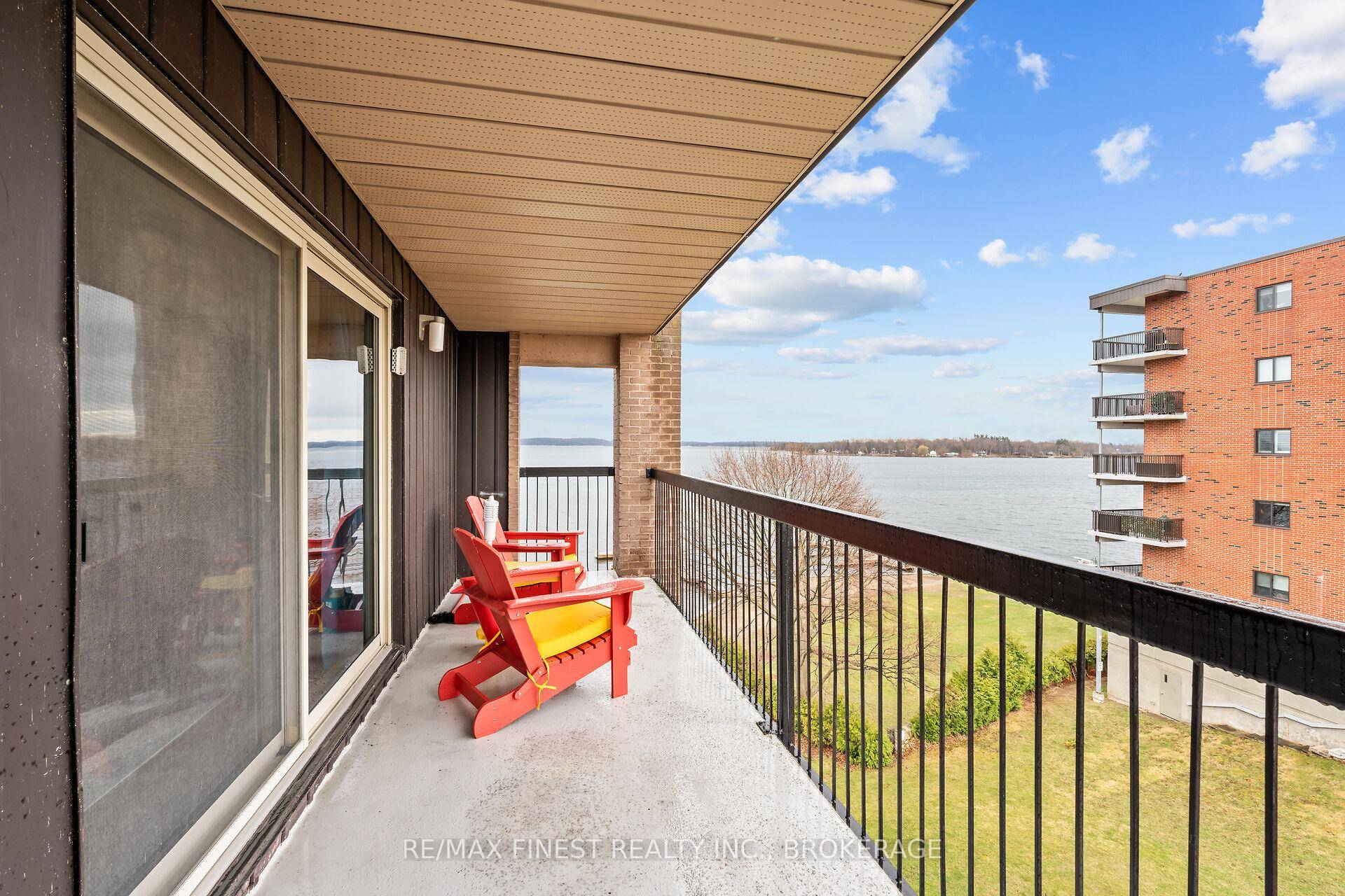 Bright and spacious top floor condo featuring 2 bedrooms plus den and stunning views of the St.