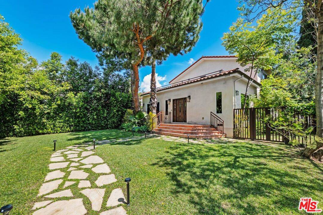 1568  S Point View St 5BR Beverlywood La