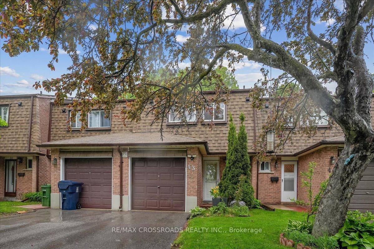 A Rare Find Condo Townhouse with 4 Bedrooms in L'Amoreaux Area in Scarborough.