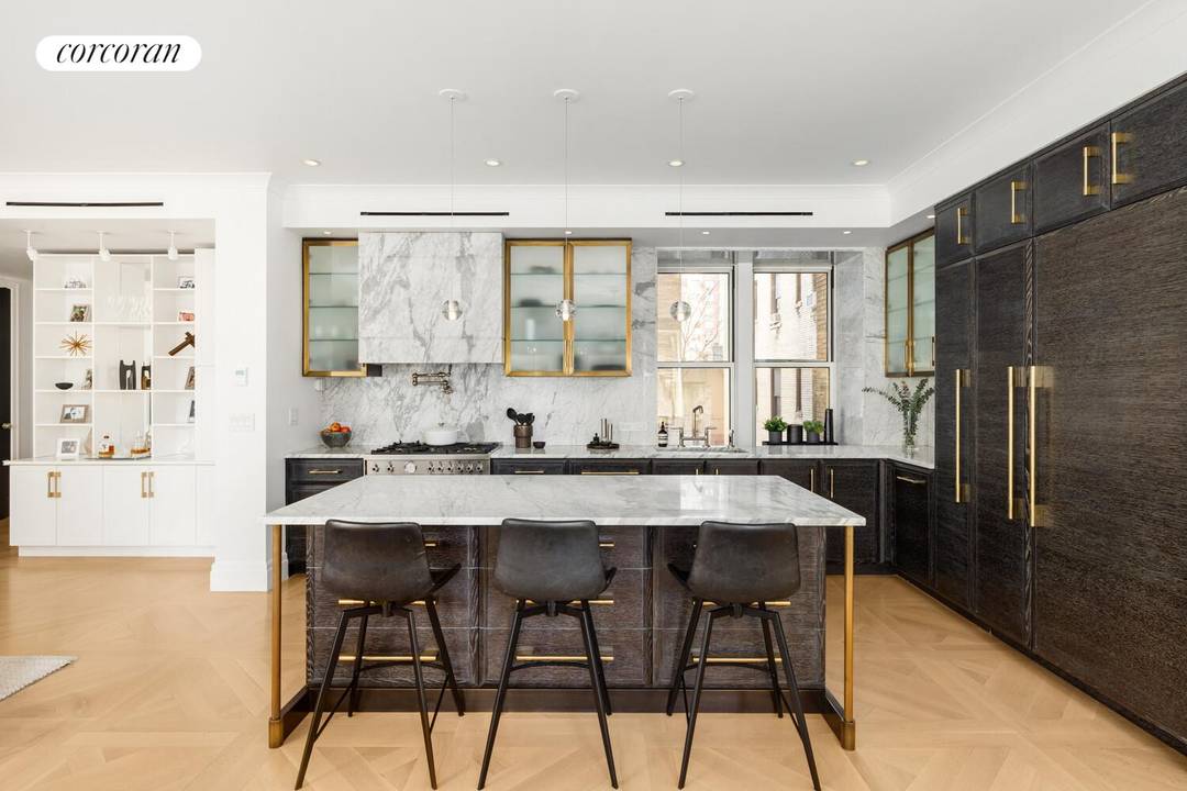 Mint 3BR 3BA in Full Service Prewar Condominium Welcome to this triple mint turnkey residence offering prewar scale and modern luxury finishes at 498 West End Avenue, a distinguished Upper ...