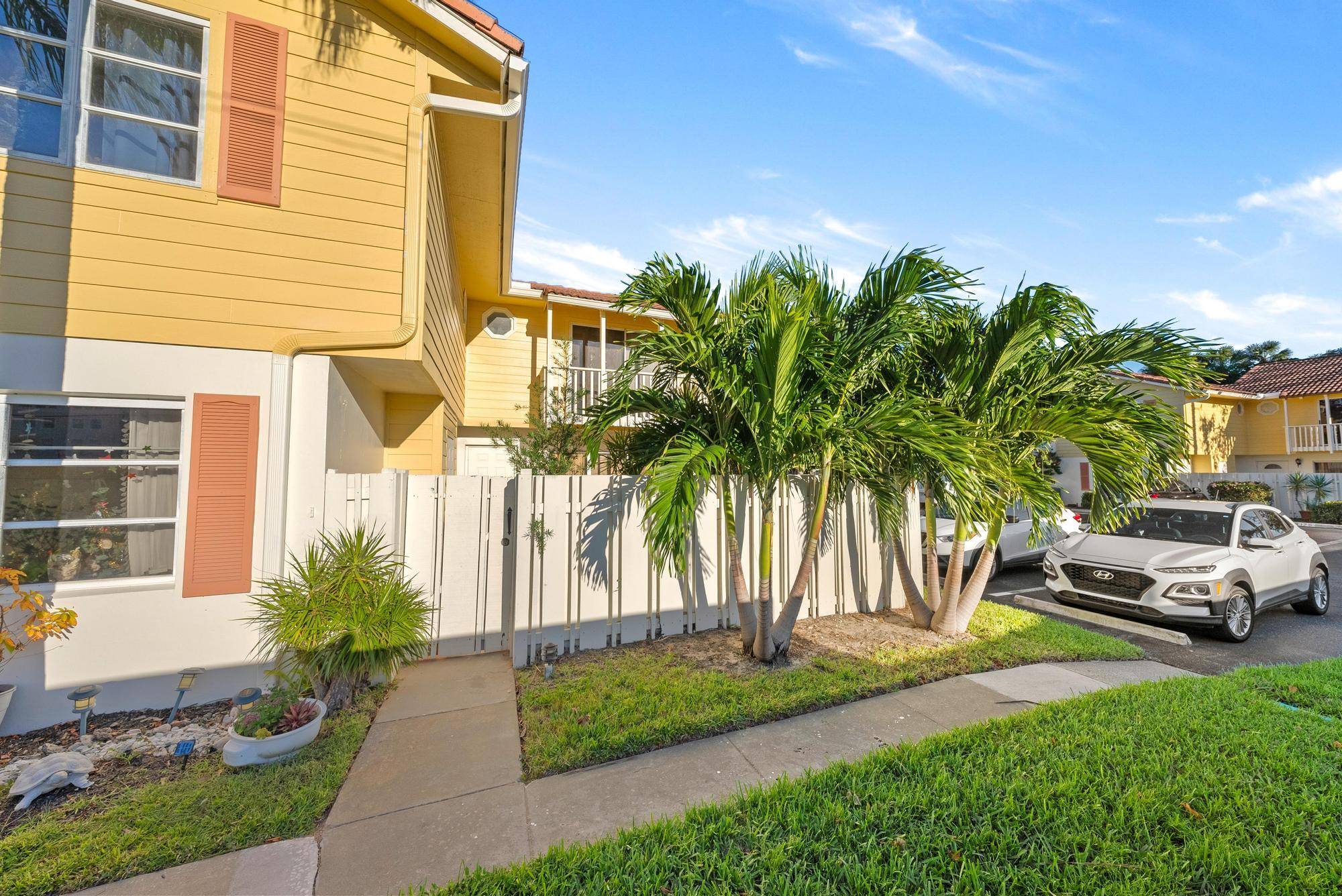 Beachside Paradise ! Beautiful 2BR, 2.