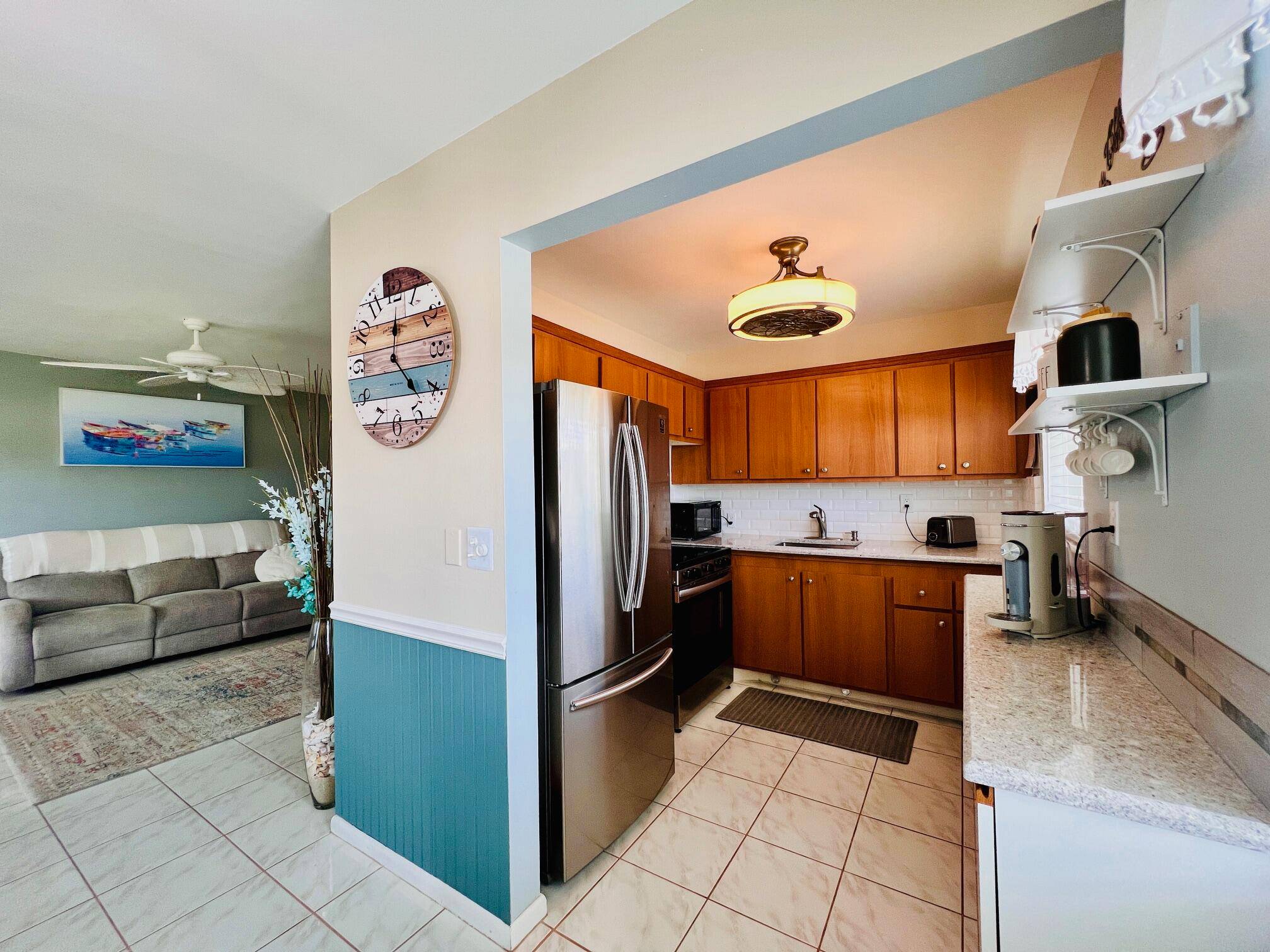 MOVE IN READY UPDATED IN 55 CENTURY VILLAGE !