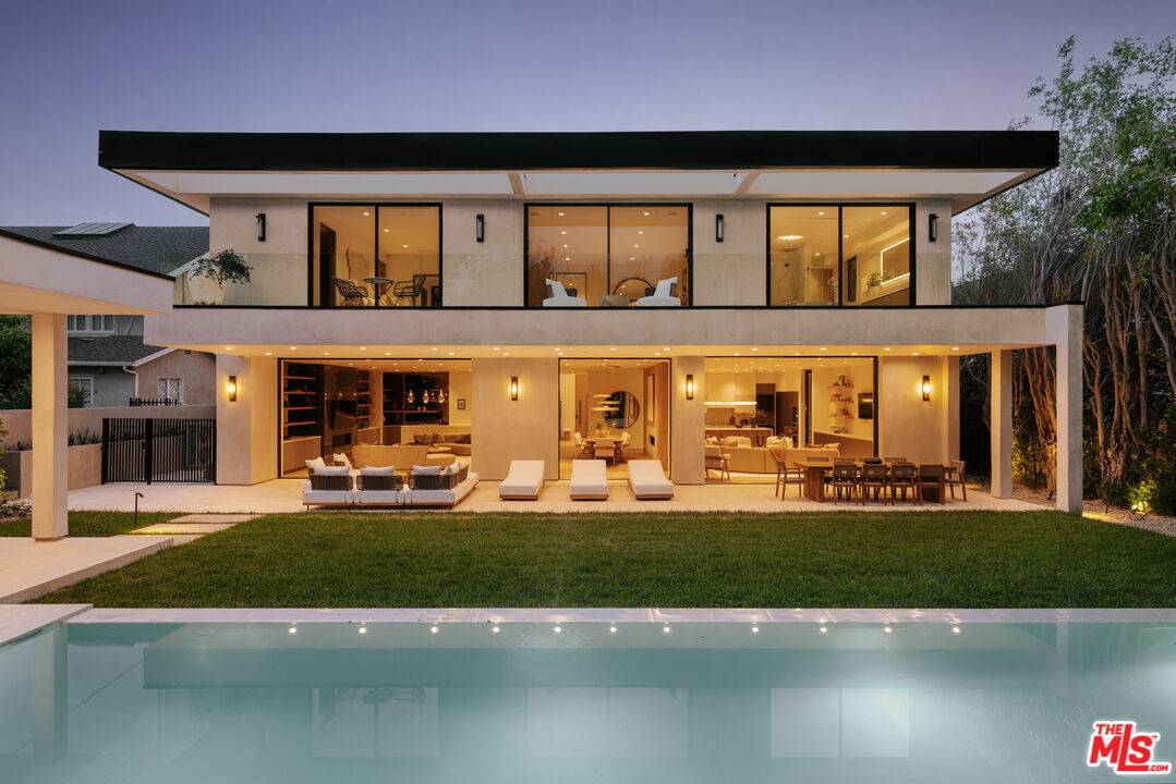 605  N Rexford Dr 7BR Beverly Hills Post Office | B.H.P.O. La