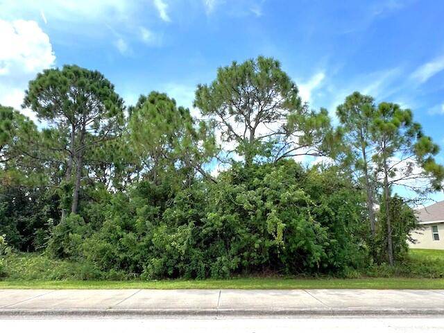 This Becker Rd lot is now available for your new Florida home !