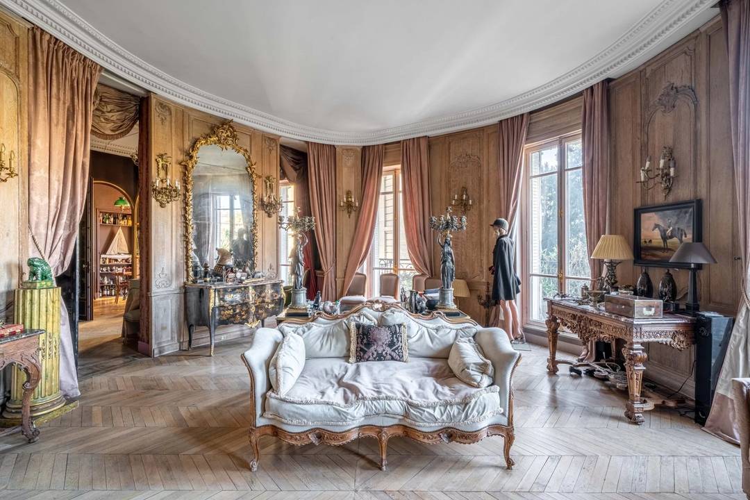 Elegant 6-Bedroom Apartment in Paris 16ème
