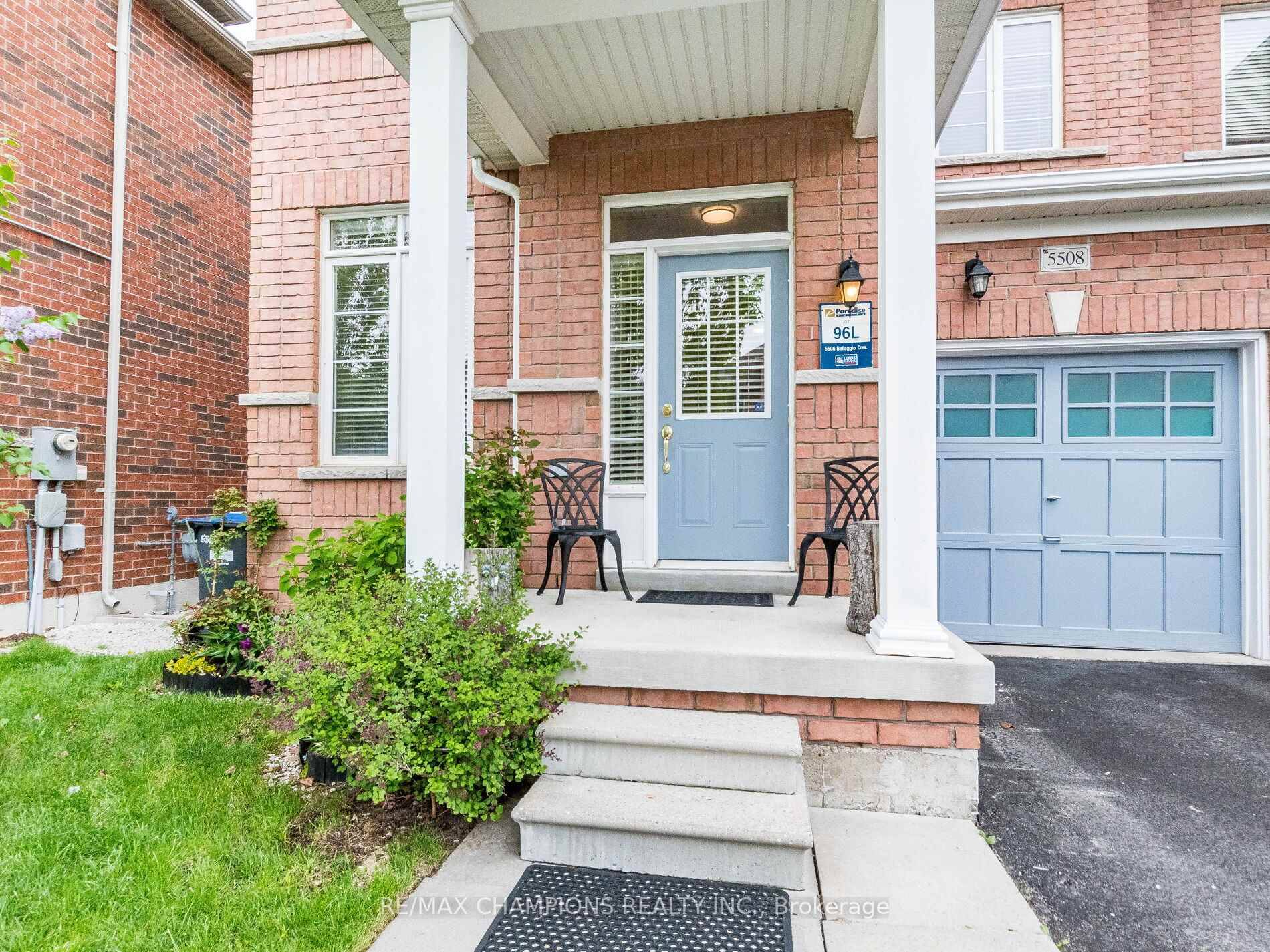 Stunning 3 2 Bedroom, 4 bathroom semi with Separate Entrance to the Basement is located in the heart of Mississauga.