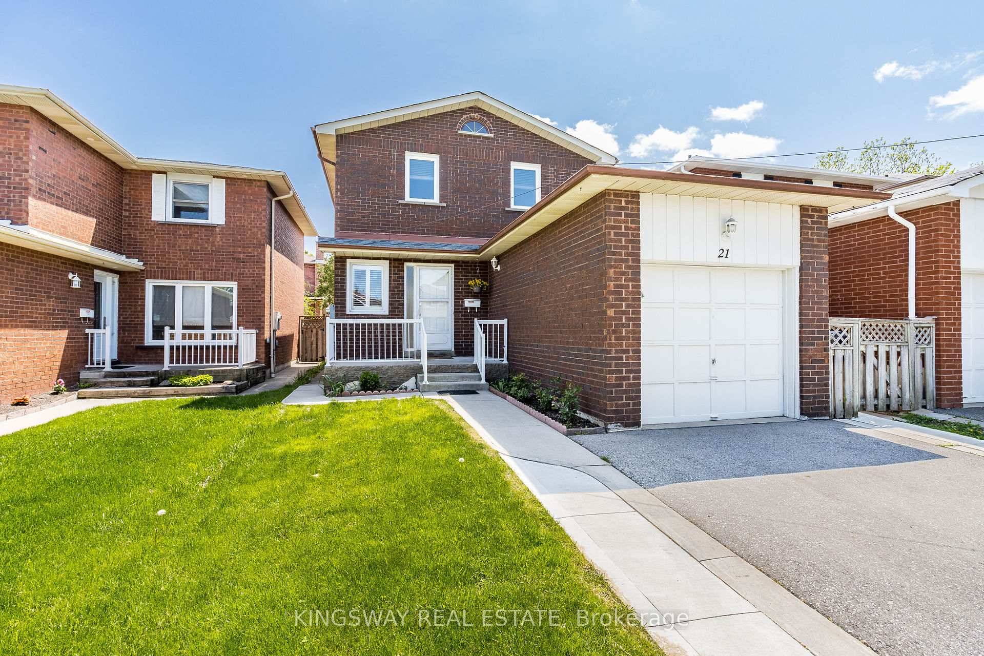A stunning, fully detached home situated in the sought after Hurontario and Bovaird area.