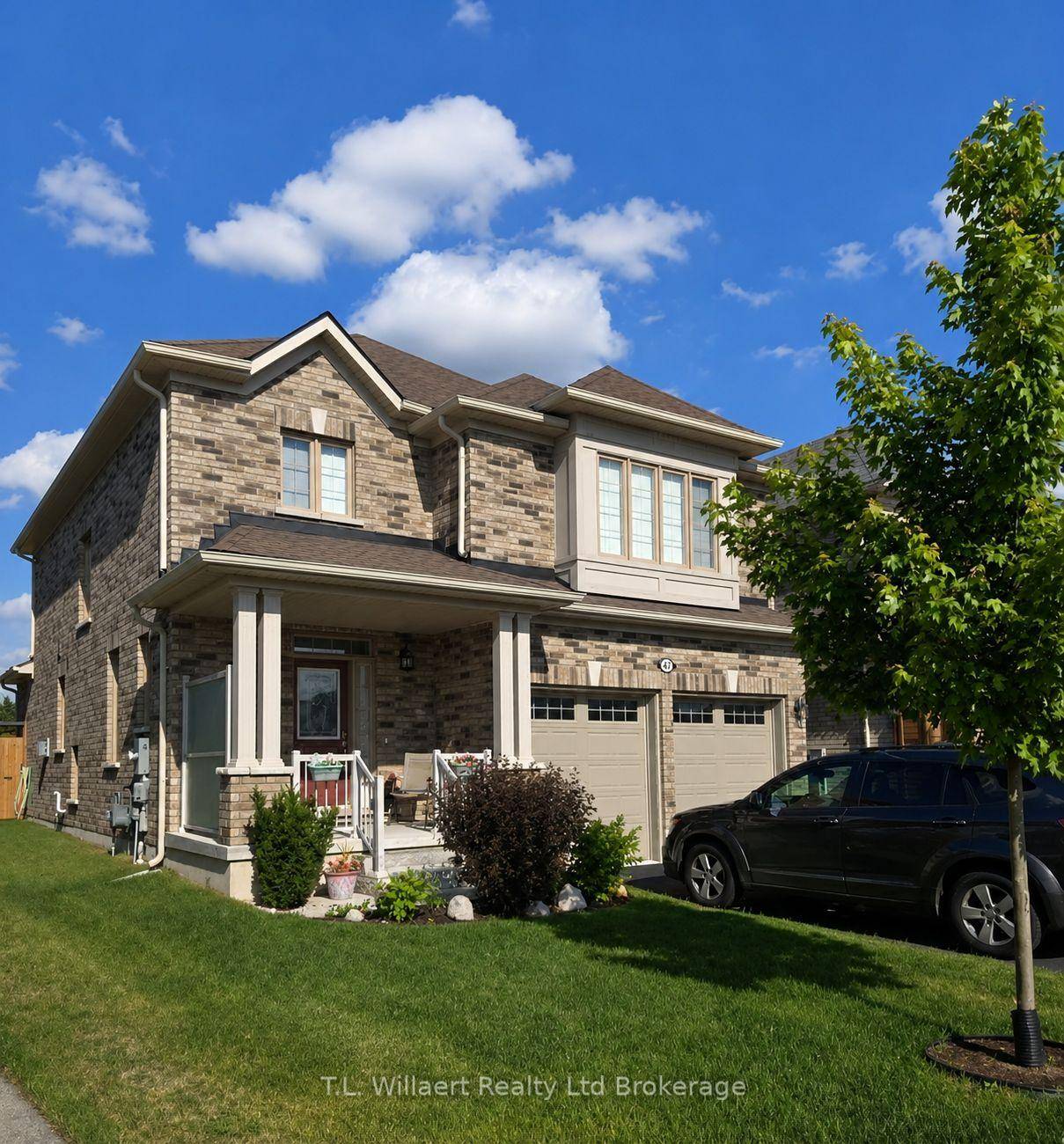 Welcome to 42 Seaton a beautifully finished two storey home offering modern style, functional space, and exceptional value in a sought after neighbourhood.