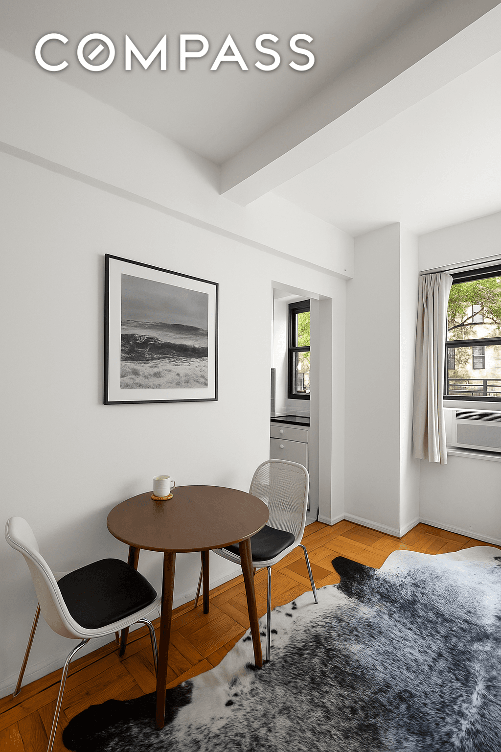 Located between Madison and Park Avenue, this generously sized condo studio offers an ideal opportunity for a first time buyer, investor, or those seeking a perfect pied a terre.