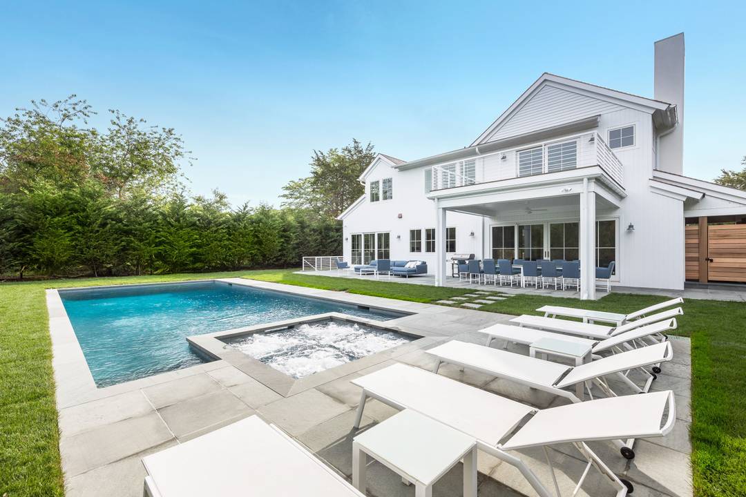 Bluff Road in Amagansett - True getaway