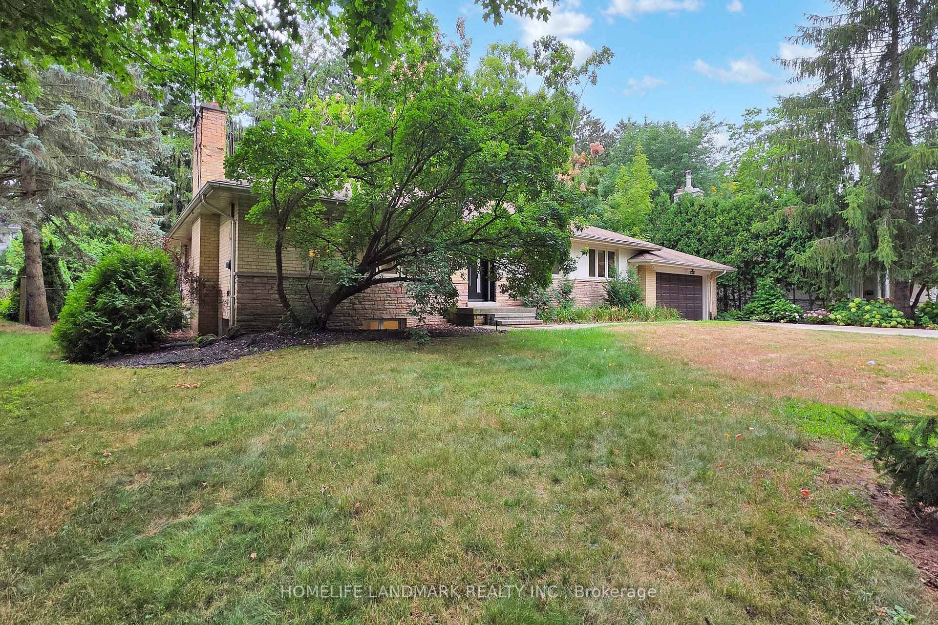 Client RemarksFabulous Bungalow In South East Oakville Location !