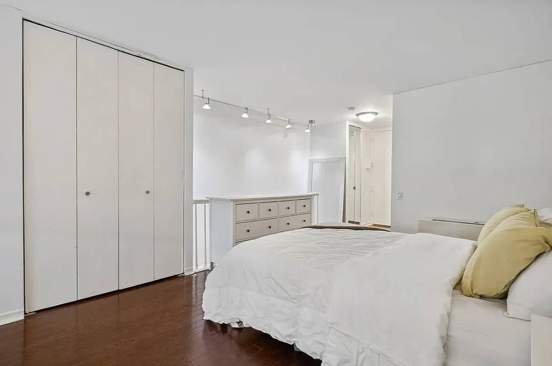 Welcome to Residence 207 at 21 South End Avenue, a beautifully appointed one bedroom duplex home offering contemporary elegance and refined downtown living in the heart of Battery Park City.