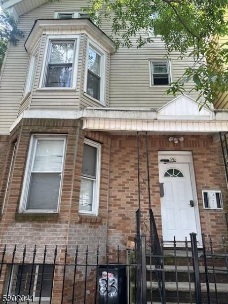 2 Family large house. 2nd floor has 6 bedrooms and 2 bathrooms.