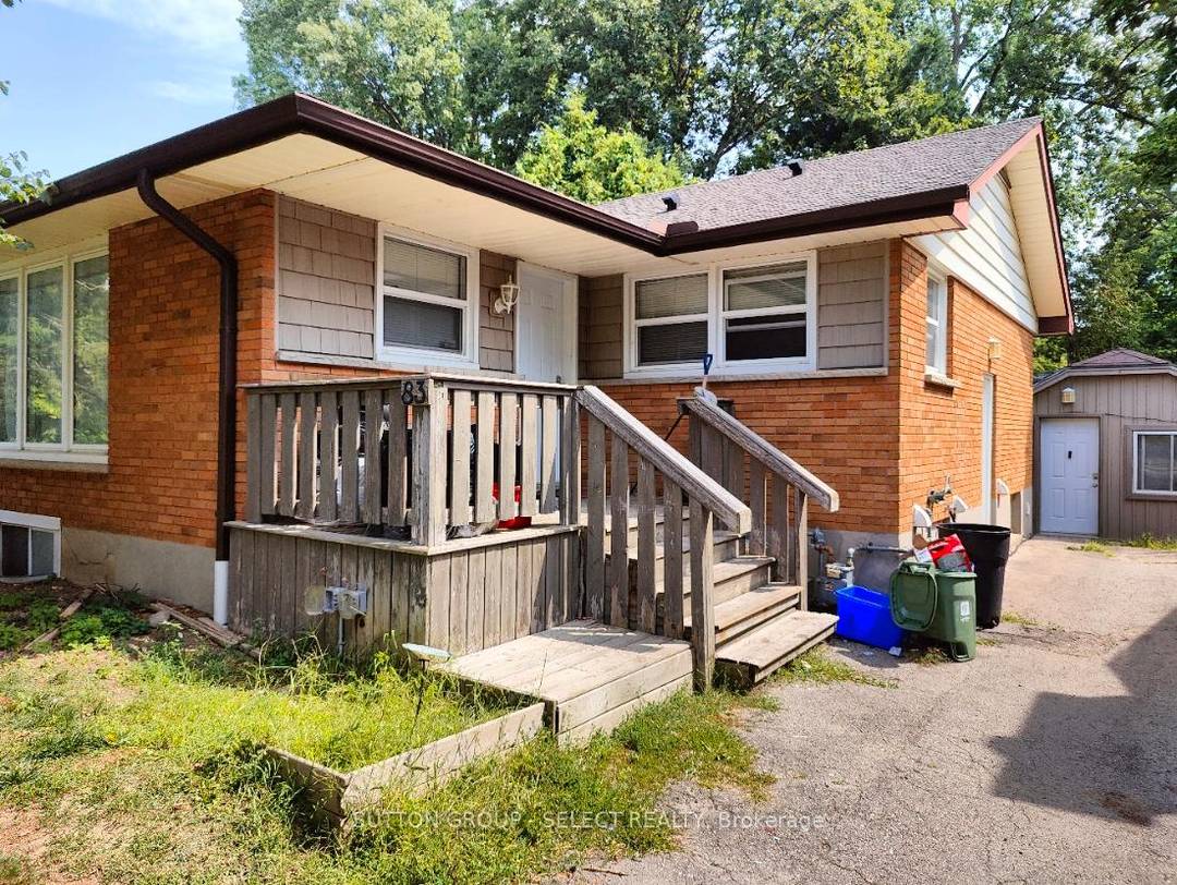 Are you looking to rent in the sought after Oxford Park community where you will find quiet mature, tree lined street, close to downtown, parks, grocery store and shops.