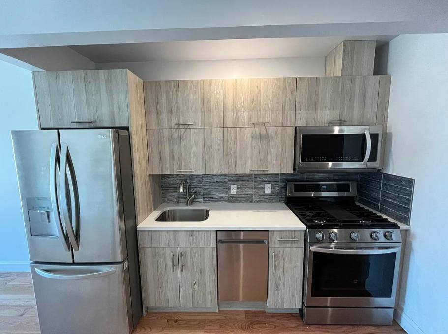 Welcome to 28 06 21st Street, a new development boutique condominium featuring chic contemporary style, private outdoor space and outstanding amenities in sought after Astoria.