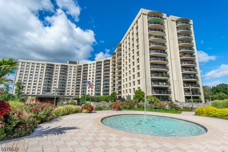 For Sale Newly Renovated 2 Bedroom, 2 Bath 1, 701 SF.