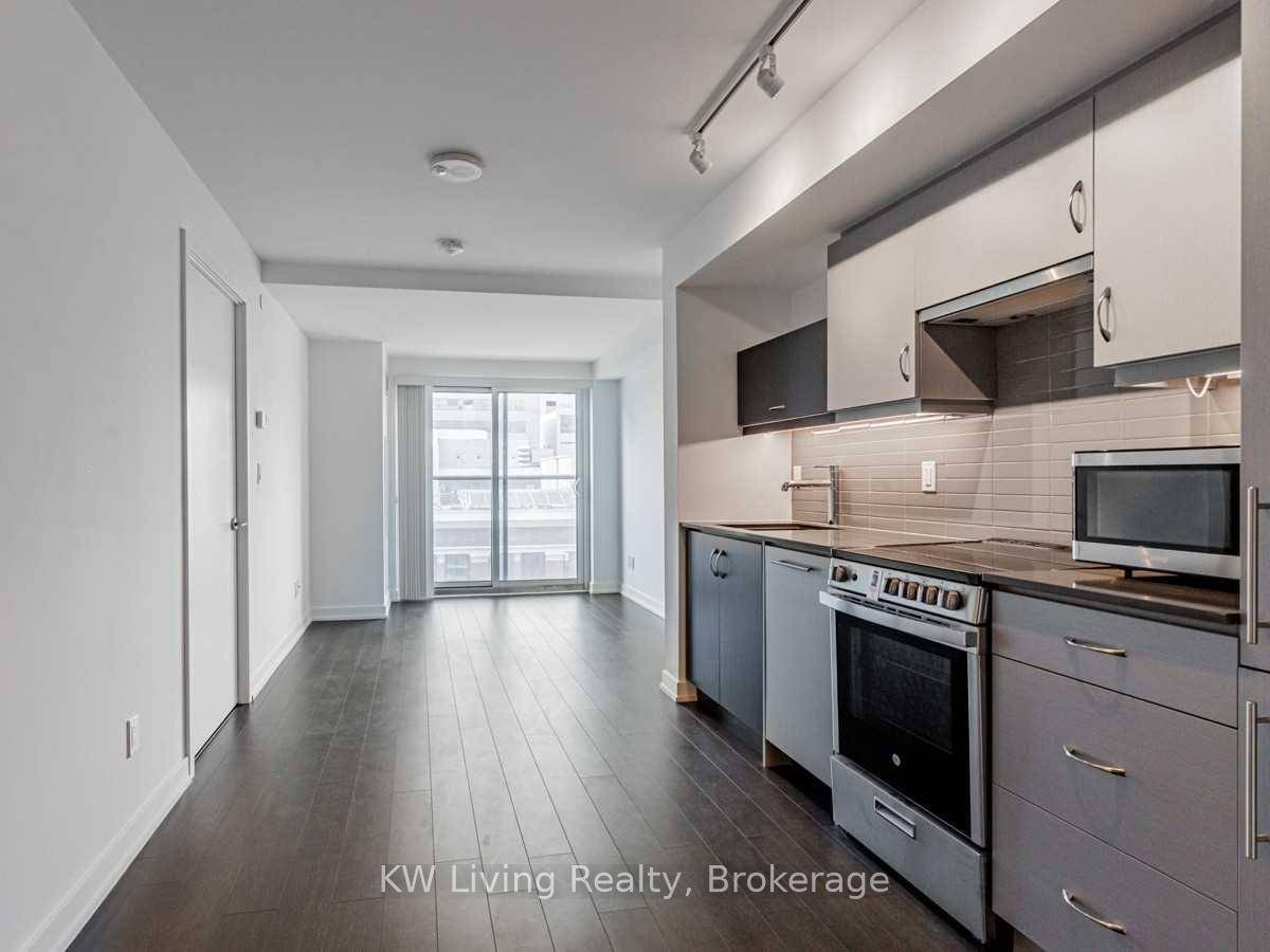 Welcome to this captivating 2 bedroom, 2 bathroom condo in the heart of Toronto's most sought after neighborhood.