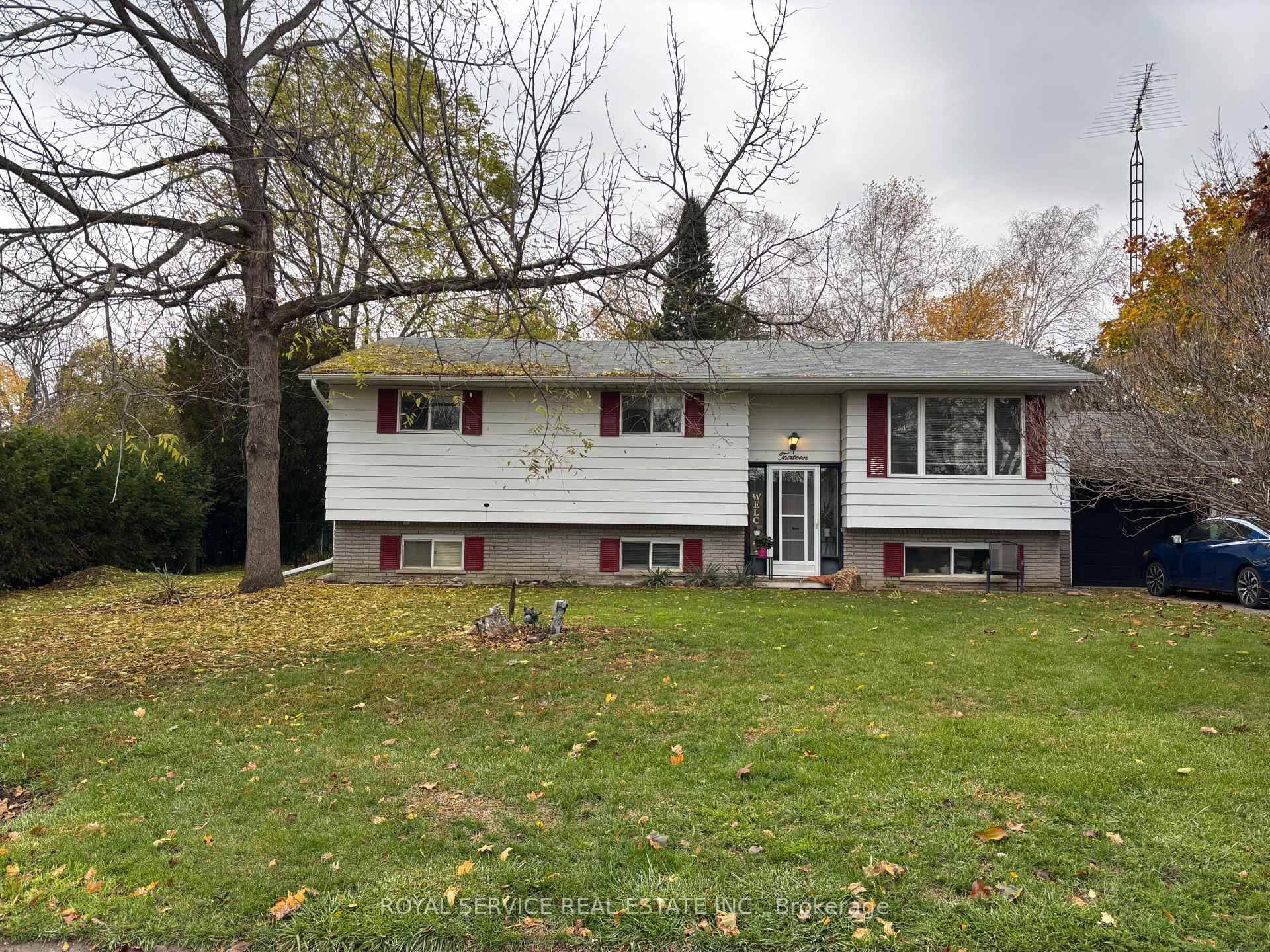 This bright and cheerful upper unit in a charming duplex offers comfortable living with a touch of character that's sure to make you smile.