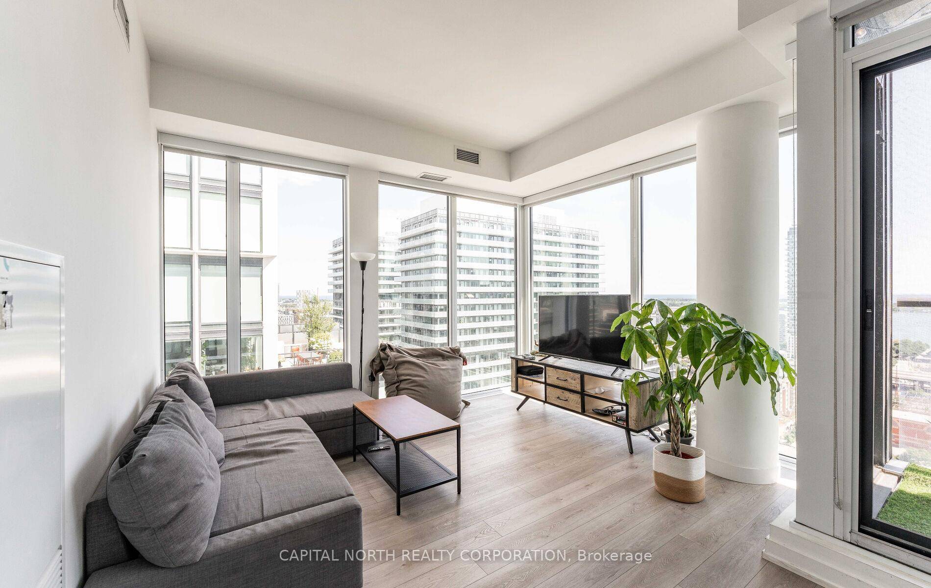 Stunning amp ; Bright 2 Bed 2 Bath Corner Suite With Panoramic Views Of The Water amp ; CN Tower !
