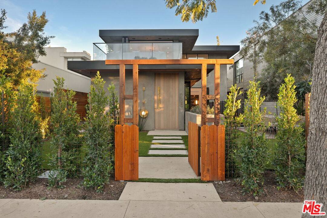 738   Palms Blvd 4BR Marina Del Rey La