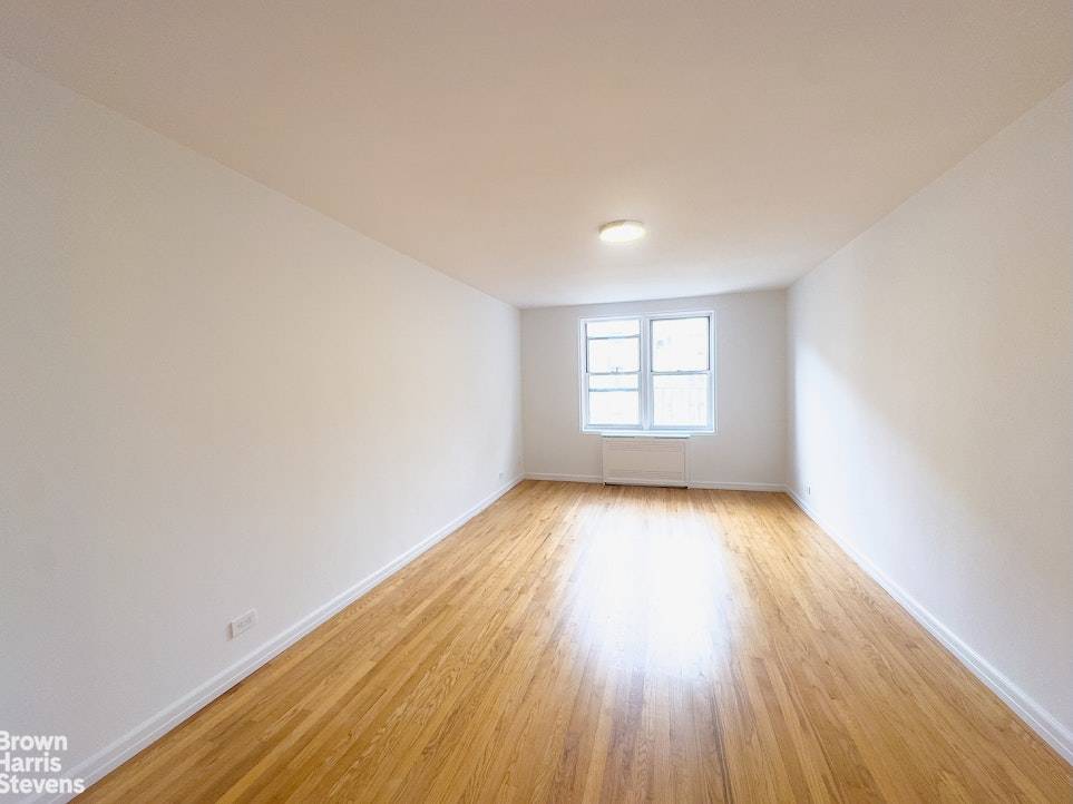 SPONSOR UNIT NO BOARD APPROVAL OR FINANCING RESTRICTIONS Fully renovated 1 bed 1 bath in prime Hudson Heights location.