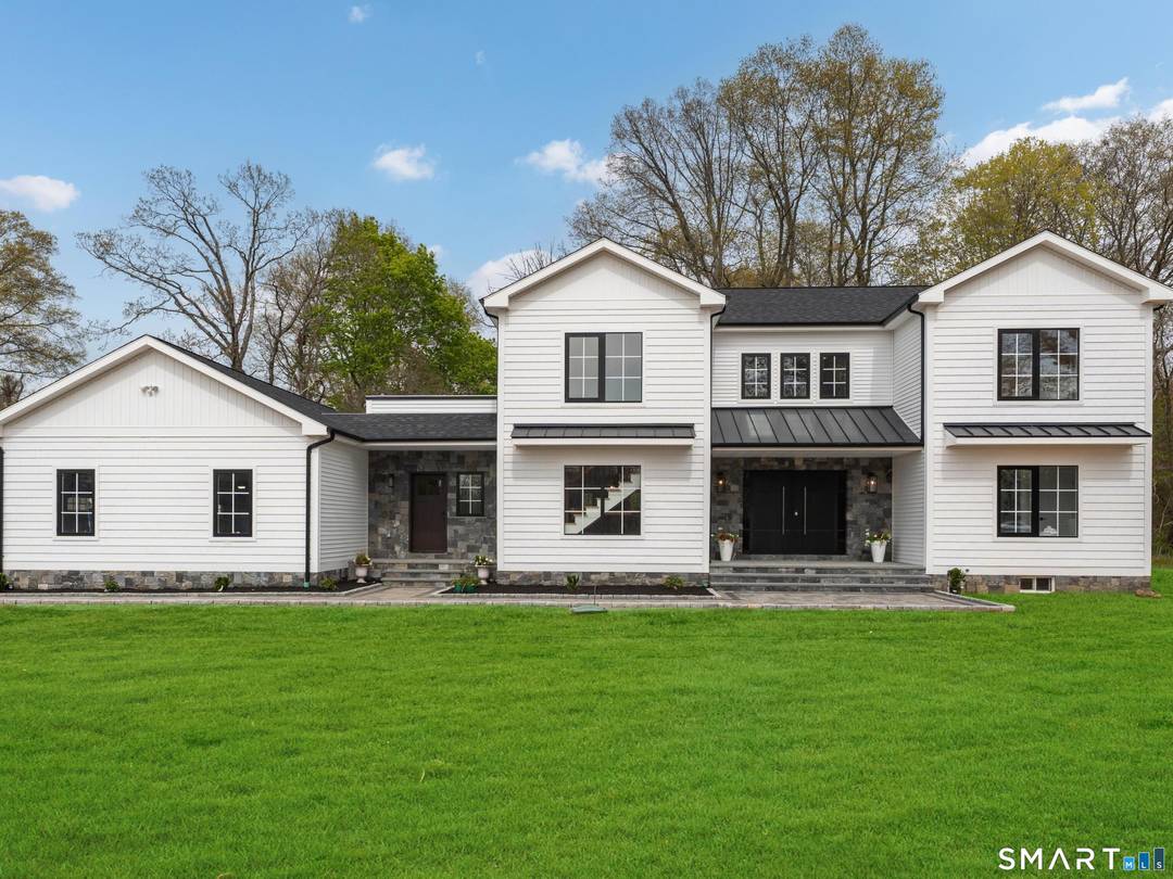 Brand NEW CONSTRUCTION. Move in Ready !