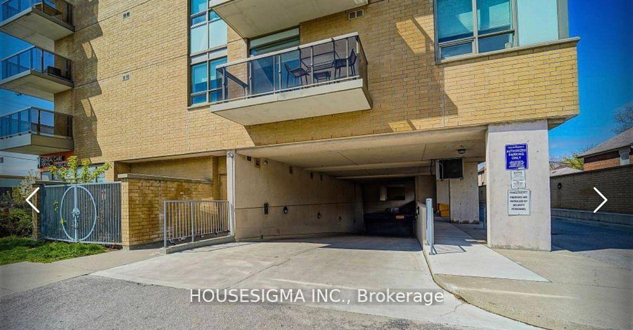 Absolutely Stunning Sun Filled amp ; Spacious 1 Bed Den Corner Unit With A South West Exposure.