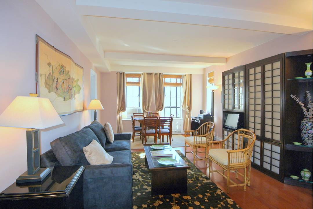 SELLER WANTS TO SELL LET S MAKE A DEAL !