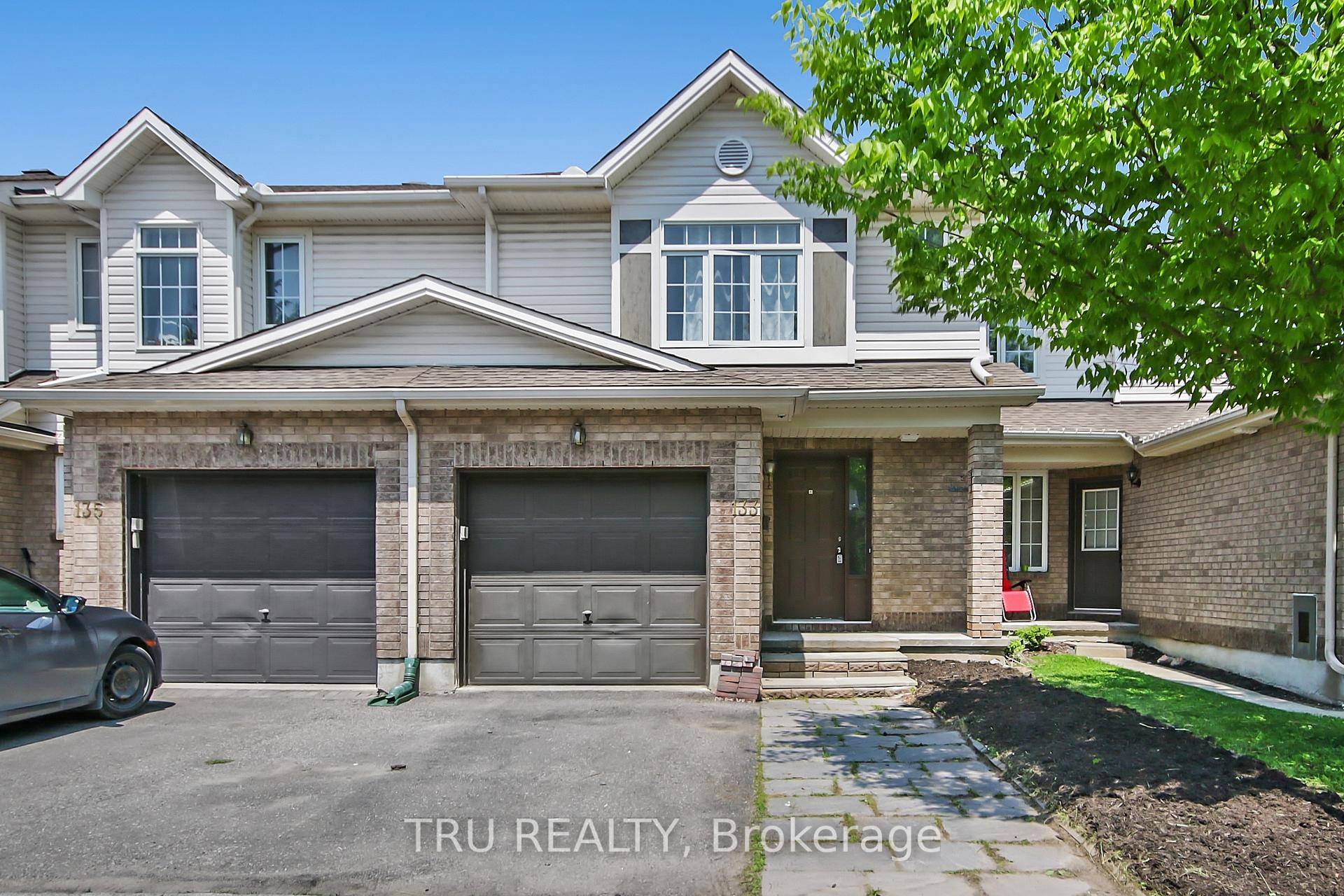 Immaculate Claridge Queensbury Model in Sought After Briarbrook Welcome to this beautifully upgraded 3 bedroom, 3 bathroom executive freehold row unit located in the highly desirable community.