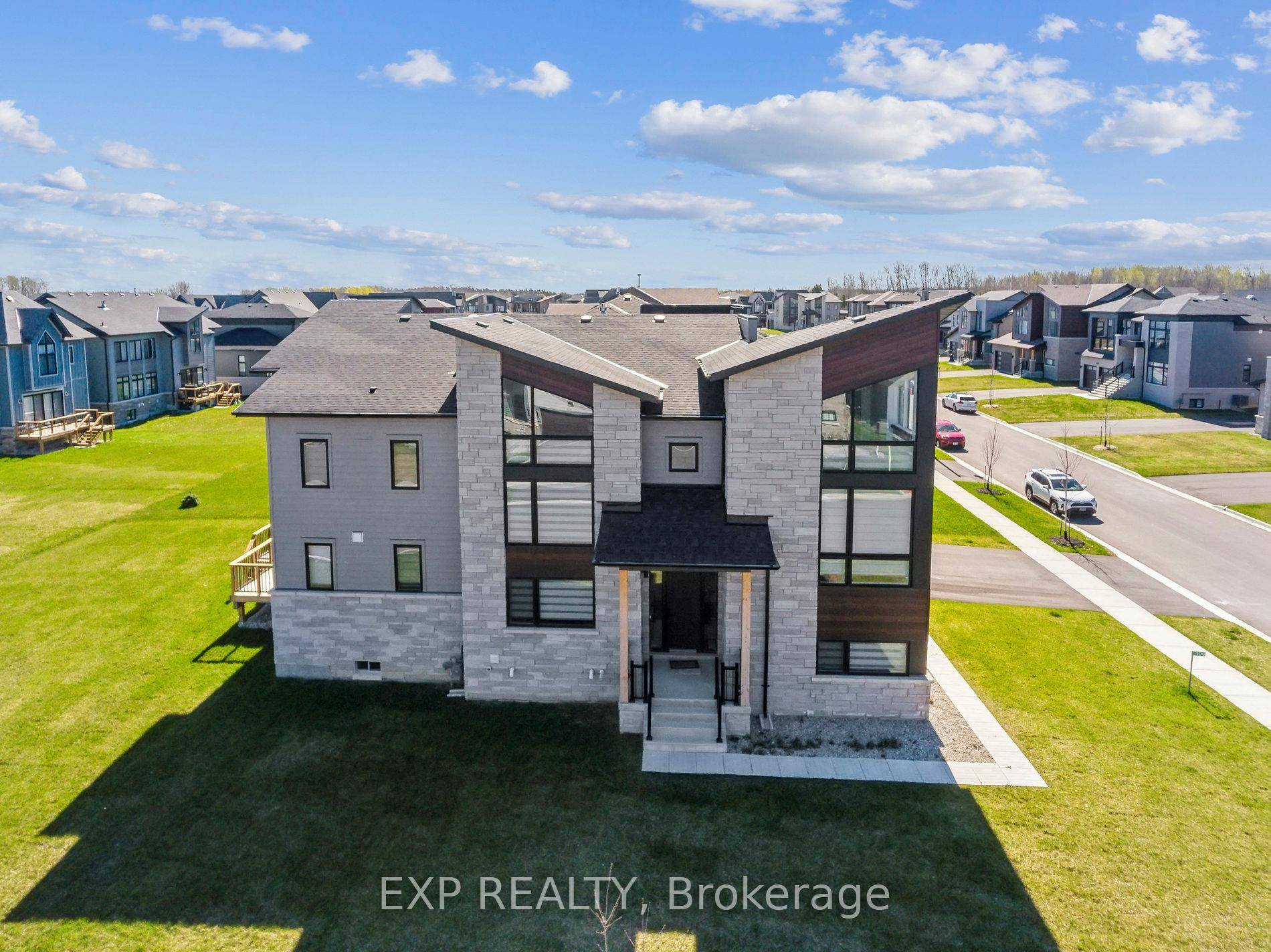 Secure an unbelievable deal on a luxury property that combines elegance, space, and a prime location all without compromise.