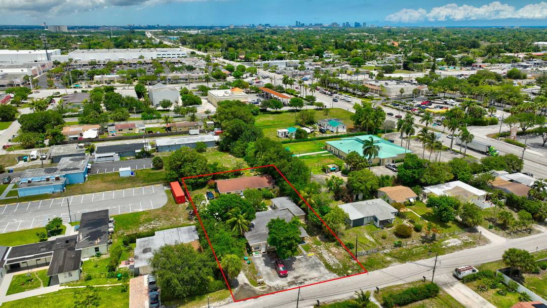 Excellent opportunity to acquire a well maintained 6 unit multifamily property in South Florida.